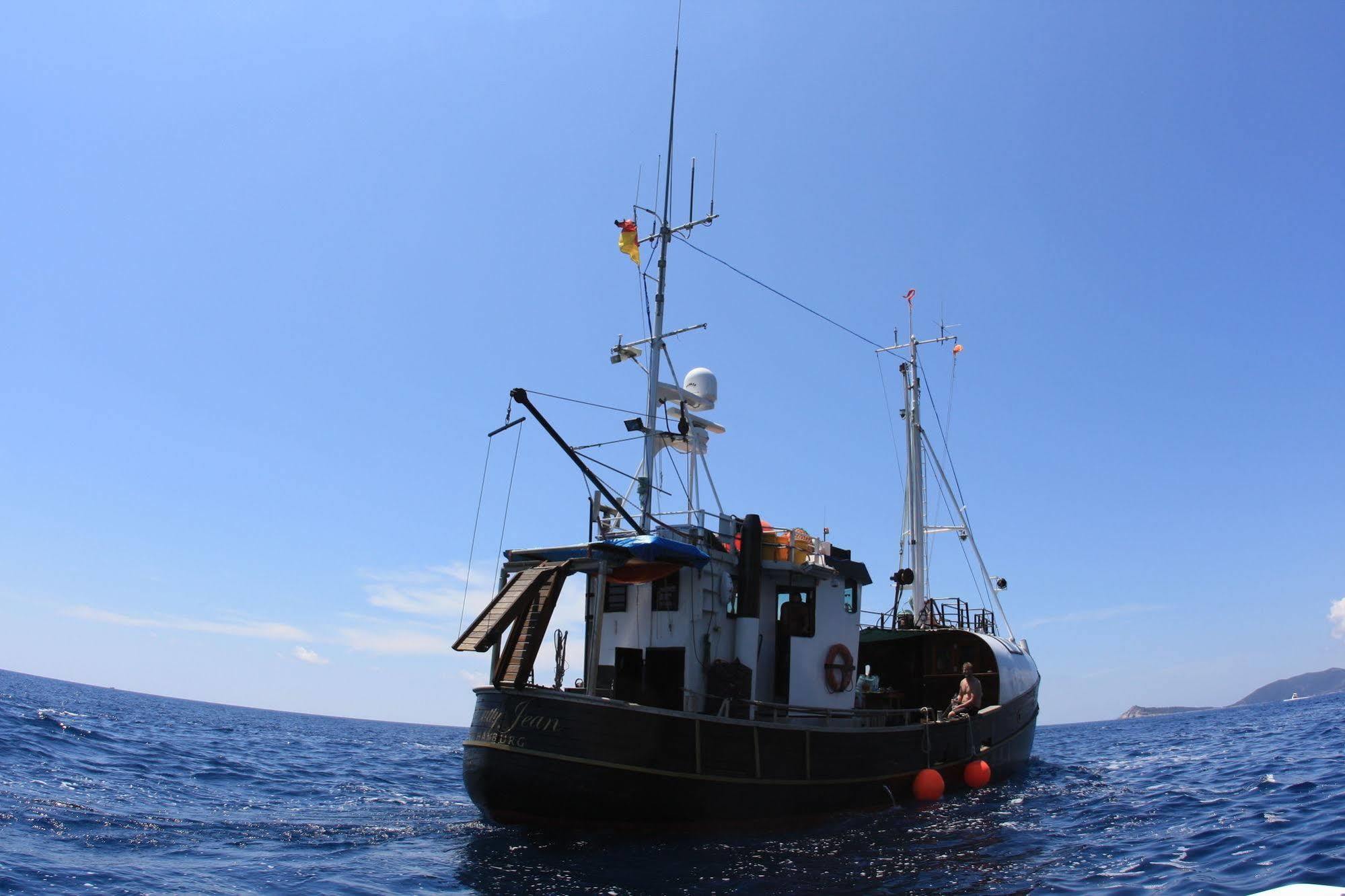 Boat Ms Cutty Jean Otel Sliema Dış mekan fotoğraf